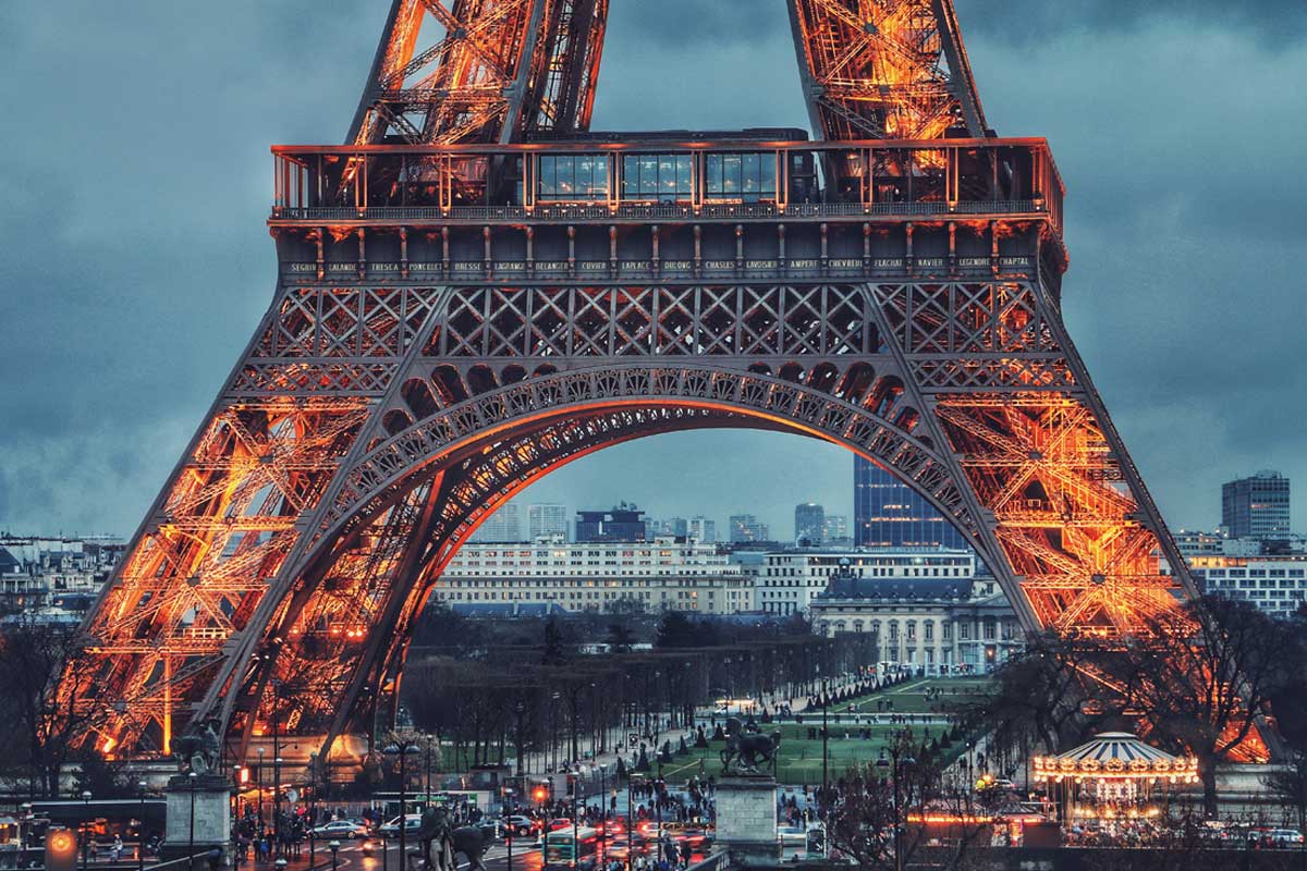 Tour Eiffel métro Bir Hakeim Paris