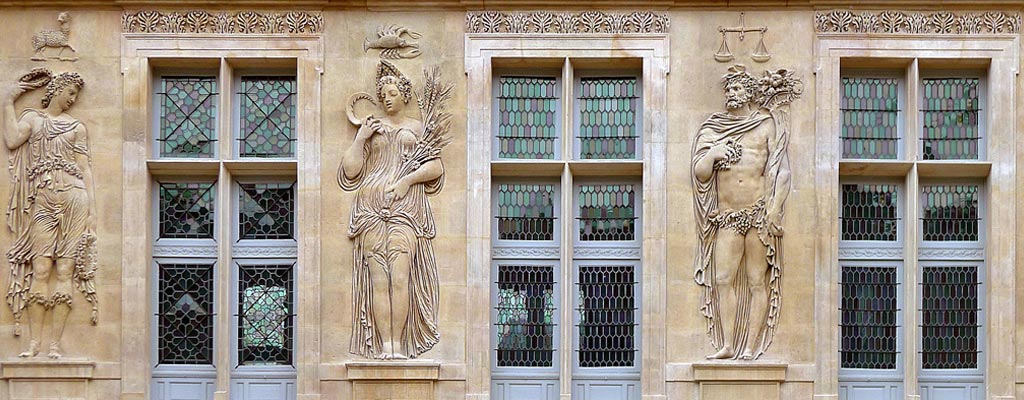 Musée Carnavalet, bas-relief sur façade, Paris 3ème
